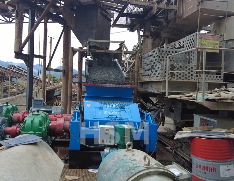 河卵石對(duì)輥制砂機(jī)多少錢(qián)一臺(tái)？