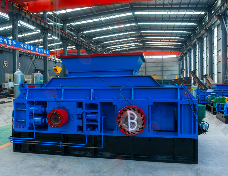 砂石廠需要什么設(shè)備，出料1-3mm對(duì)輥破碎機(jī)廠家